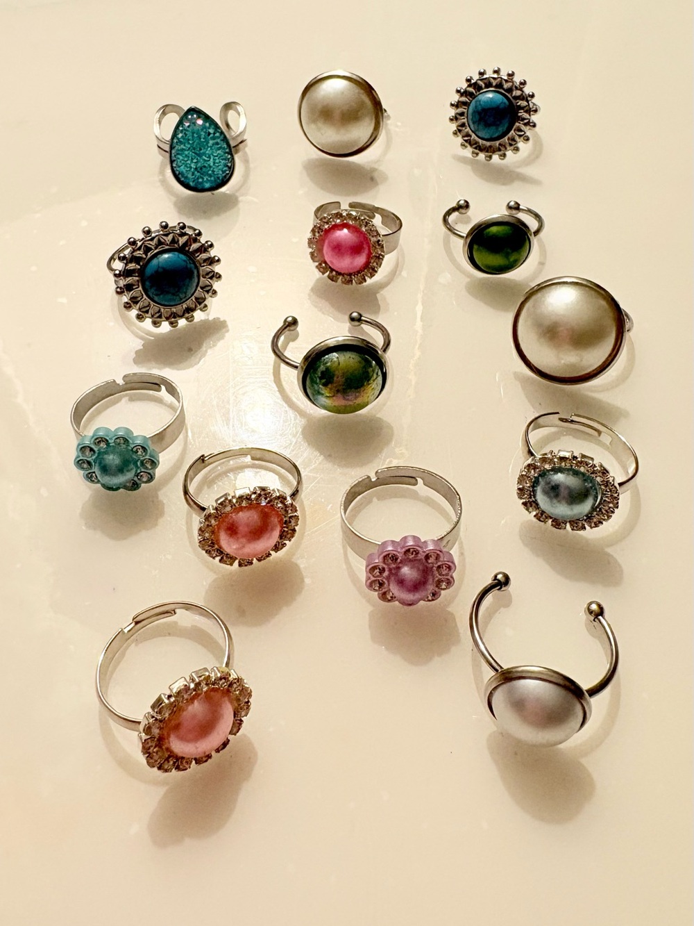14pc Of Assorted Women's Fashion Rings in Multiple Colors